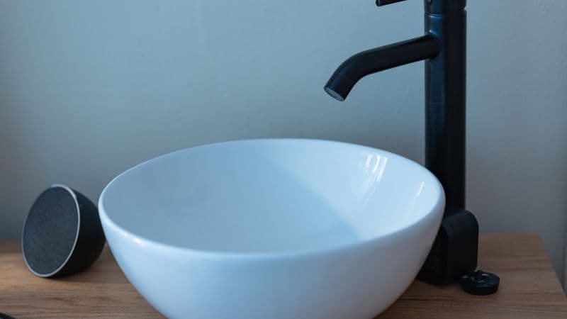 Modern faucet and sink installation